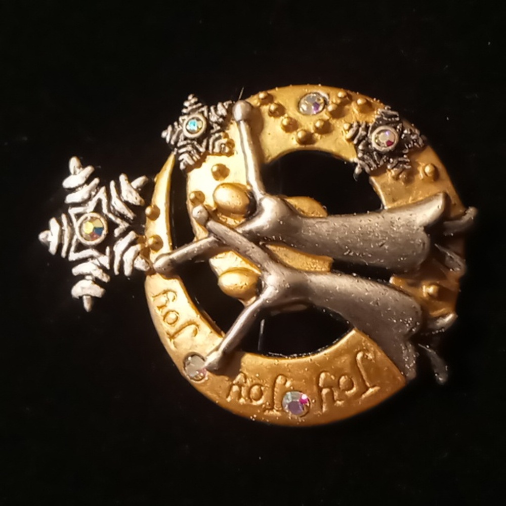 Patricia Darling dash DD signed Winter snow joy broach lapel pin designer Pewter